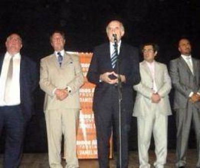 Passaglia entreg� escrituras a vecinos 