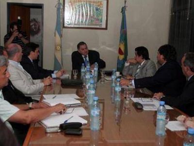 Varela podr� proveer asfalto al distrito