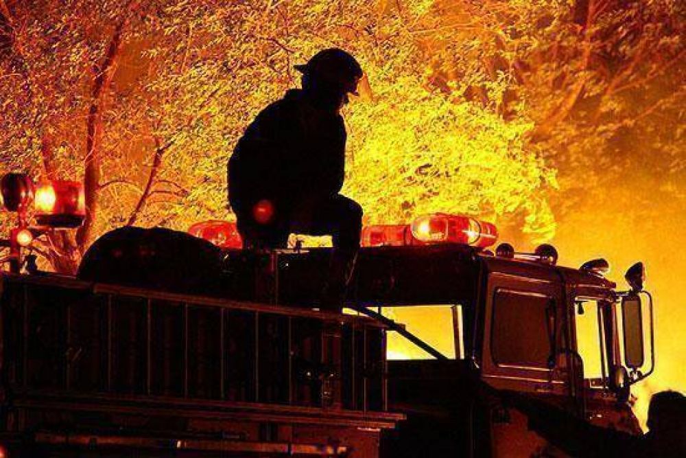 Tres incendios de pastos naturales se produjeron durante la madrugada 