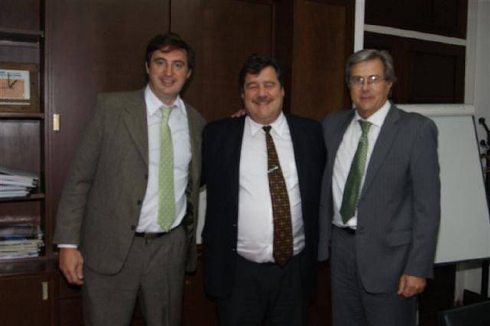 LUJ�N - OSCAR LUCIANI SE REUNIO CON EL DIRECTOR EJECUTIVO DE LA UNIDAD DE COORDINACION DE ORGANISMOS MULTILATERALES DE CREDITO 