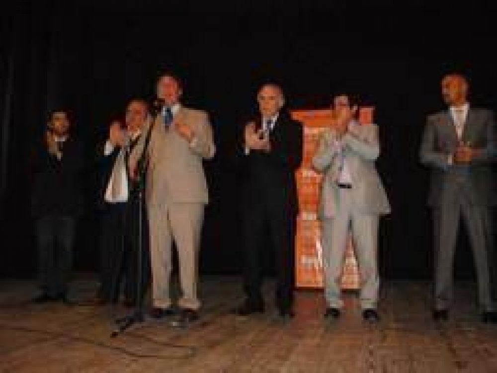 Casal y Arl�a realizaron importantes anuncios en San Nicol�s 