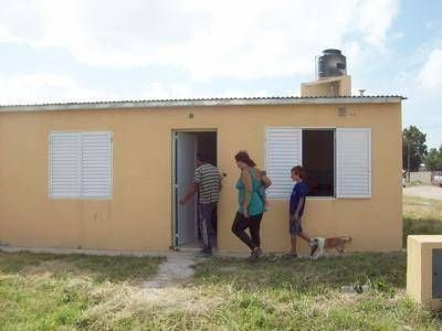 PLAN PLURIANUAL: VECINOS INDIGNADOS OCUPARON VIVIENDAS 