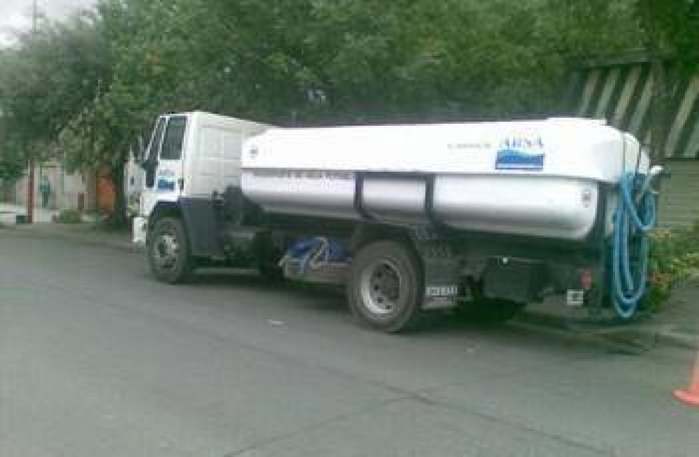ABSA habilit� cisternas con agua sin olor ni gusto a �gamexane� 