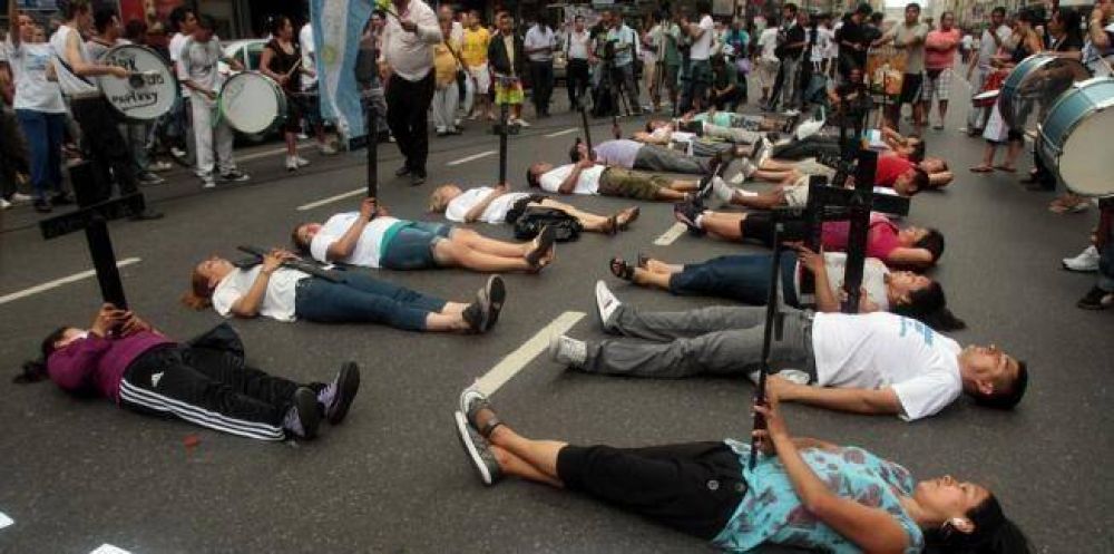 Los manteros amenazan con acampar en la calle hasta que se vaya la Metropolitana