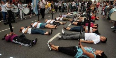 Los manteros amenazan con acampar en la calle hasta que se vaya la Metropolitana