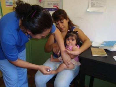Paps, vacunas y plan Nacer en operativos de salud en Posadas y en Garup�