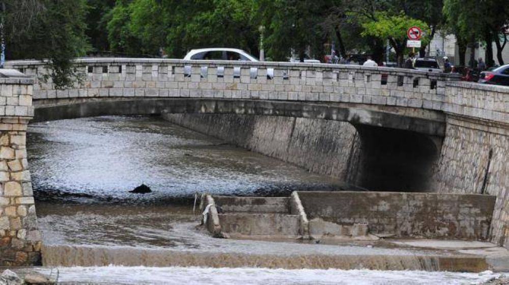 El agua trajo complicaciones a los vecinos de la Capital