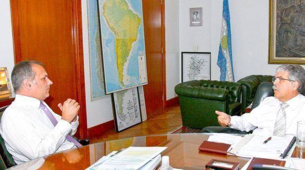 Buzzi y De Vido se reunieron por la Ley provincial de Hidrocarburos