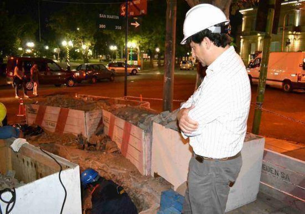 EDEN realiz� la reparaci�n de un cable de media tensi�n en la zona de la plaza Eduardo Costa 