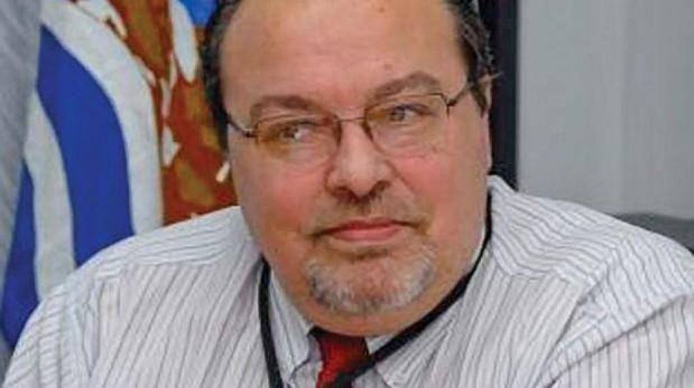 Ministro de Salud intenta frenar �xodo de m�dicos con un incremento salarial