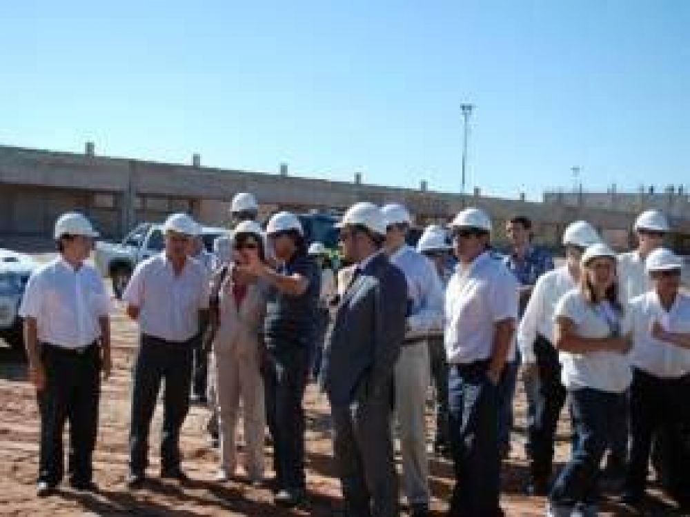 El Vicegobernador recorri� la c�rcel que se construye en Pampa de las Salinas
