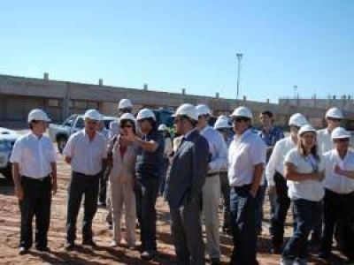 El Vicegobernador recorri� la c�rcel que se construye en Pampa de las Salinas