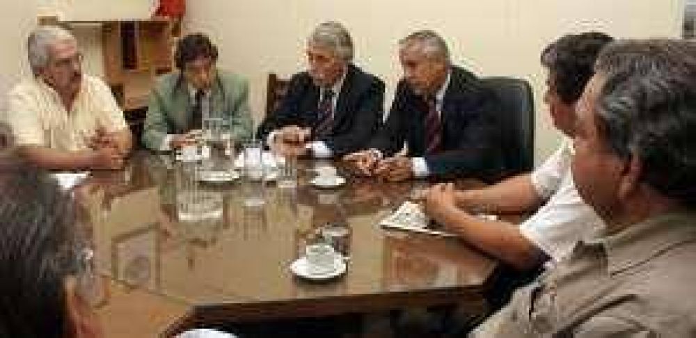 La planta pol�tica recibi� una suba salarial del 27%