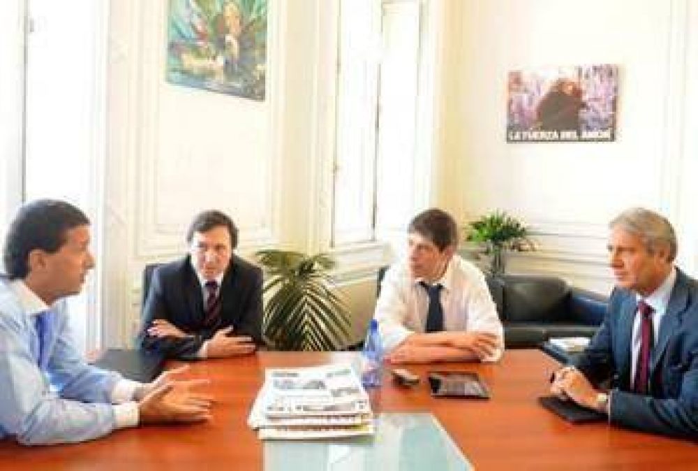 �El asesoramiento y la agenda de Larraburu son importantes para gestionar� 