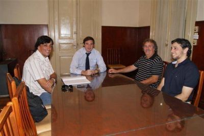 LUJ�N - EL INTENDENTE RECIBIO A LOS REPRESENTANTES DEL CLUB LUJAN Y DE LA LIGA LUJANENSE