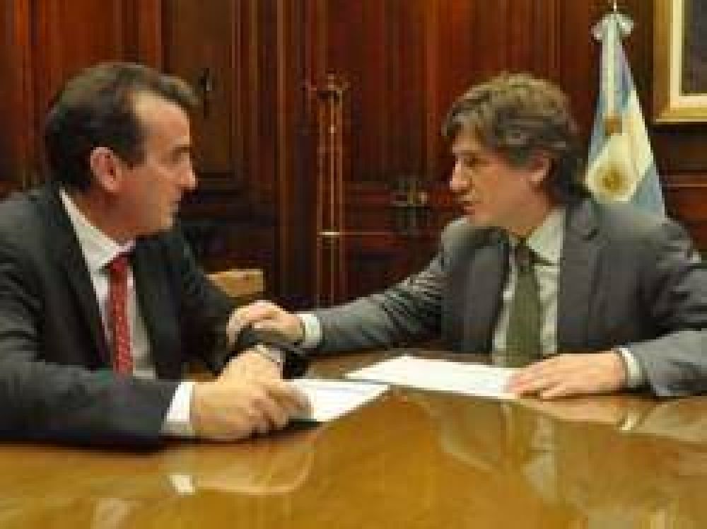 Vendimia, futbol y vivienda son los temas del Gobierno
