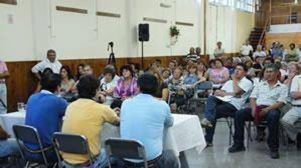 Marcelo Orrego se reuni� con uniones vecinales