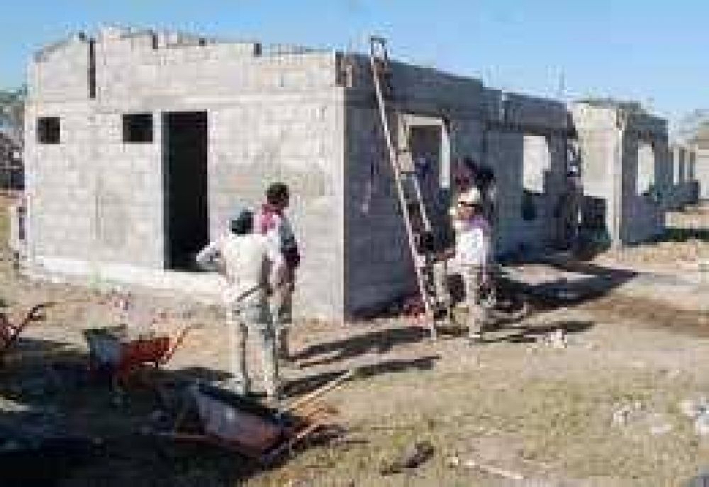 El PE, con 30 leyes, expropi� 110 hect�reas.