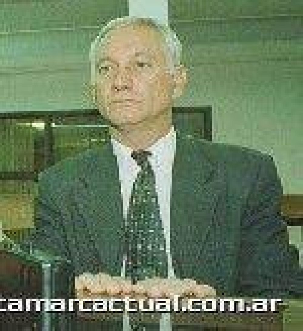 Al Gallo se le alborot� el gallinero.
