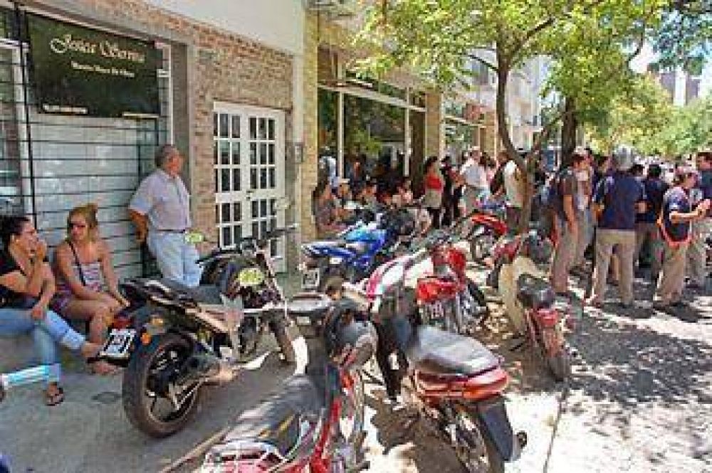 Fin del conflicto entre los propietarios de un supermercado y sus empleados
