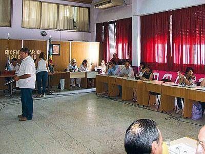 ECHEVERRIA: Controversia por la venta de tierras municipales a un country