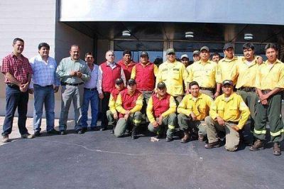 Los brigadistas juje�os cumplen guardia de cenizas en Chubut