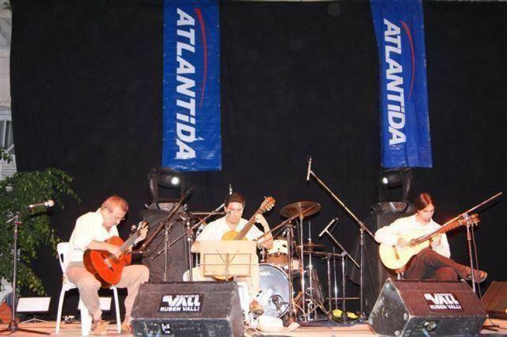 LUJ�N - CONTINUA CON �XITO EL CICLO MUSICA EN LA PLAZA COLON
