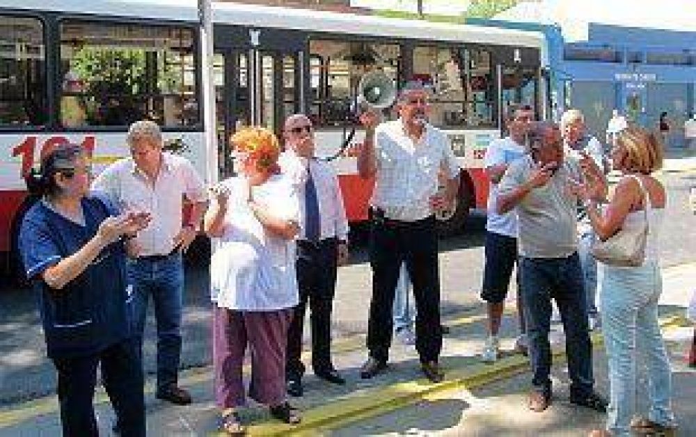 Asamblea de trabajadores de Vicente L�pez decidi� un �impass� hasta el viernes