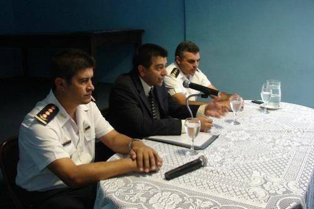 El Ministro de Gobierno y Justicia Prof. Gordillo se reuni� con Jefes Policiales