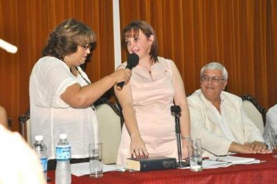 En sesi�n especial, Rosanna Adaglio asumi� la intendencia de Cosqu�n
