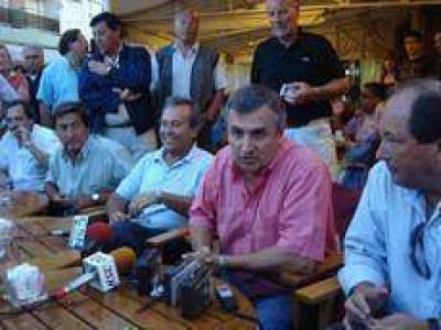 Morales no descart� la posibilidad de incluir a Cobos en el armado electoral.