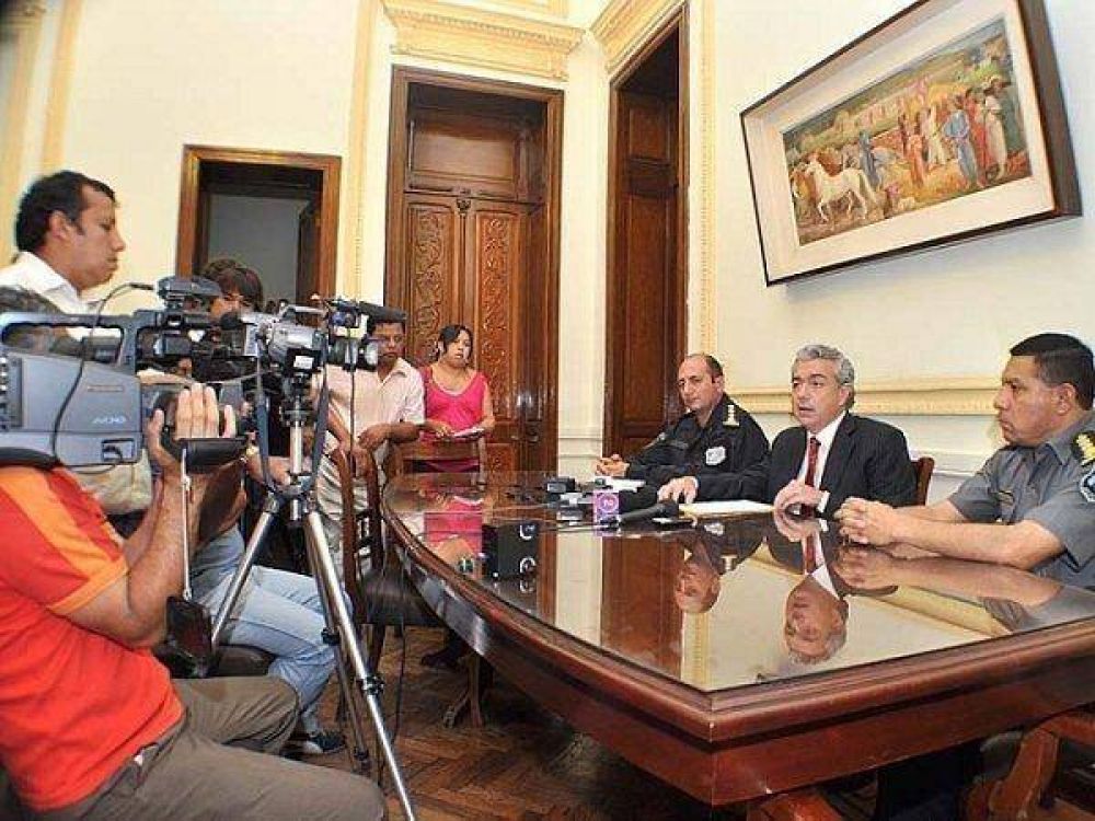 Polic�a: prometen reubicar agentes �administrativos� en tareas de seguridad