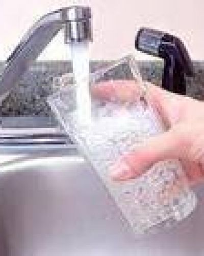 Desde Obras Sanitarias reconocen la falta de presi�n y el mayor consumo de agua en la ciudad
