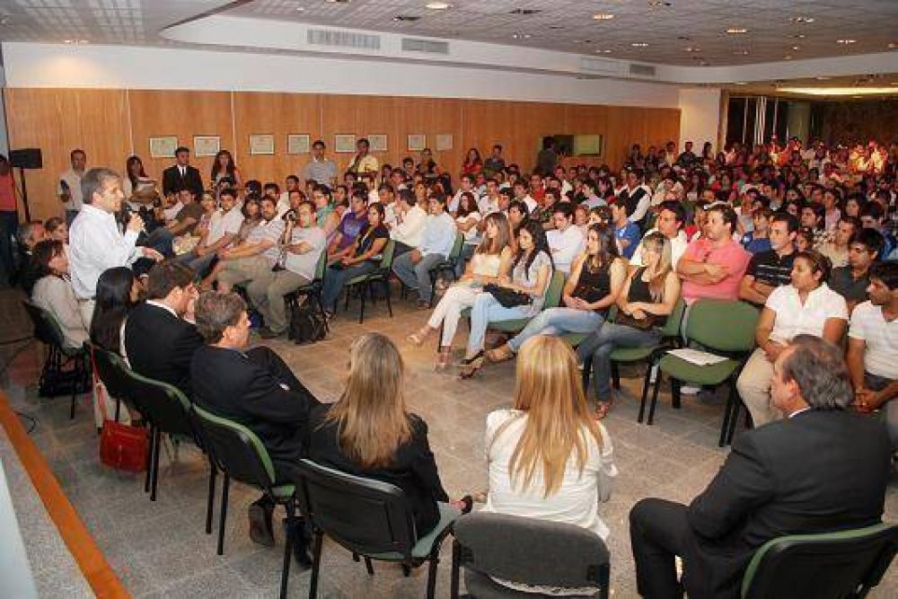 Nuevas Empresas de J�venes Sanluise�os: el Gobernador se reunir� con profesionales �gu�as�