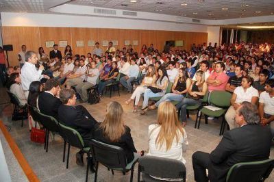Nuevas Empresas de J�venes Sanluise�os: el Gobernador se reunir� con profesionales �gu�as�