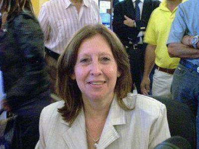 Ex de la Coalici�n asegura que Carri� no trabaja �cerca de la gente�.