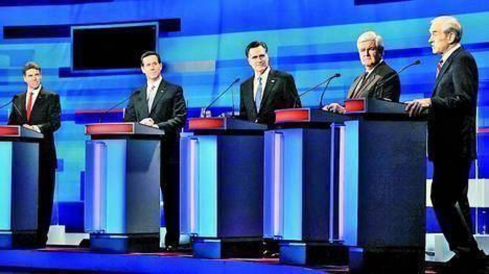 Romney resisti� duros ataques de sus rivales republicanos