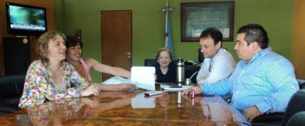 El presidente del Concejo Deliberante recibi� a vecinos de Villa Maip�