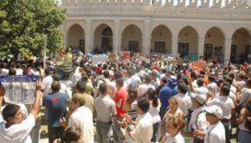 Por primera vez, los polic�as activos realizaron una marcha en reclamo de mejoras salariales.
