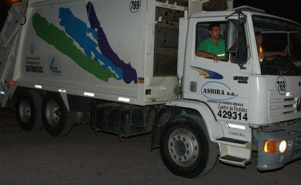 Ashira volvi� a recolectar la basura