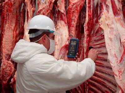 Conflicto en frigor�fico Uriburu: trabajadores suspendidos bloquean ingreso a la planta