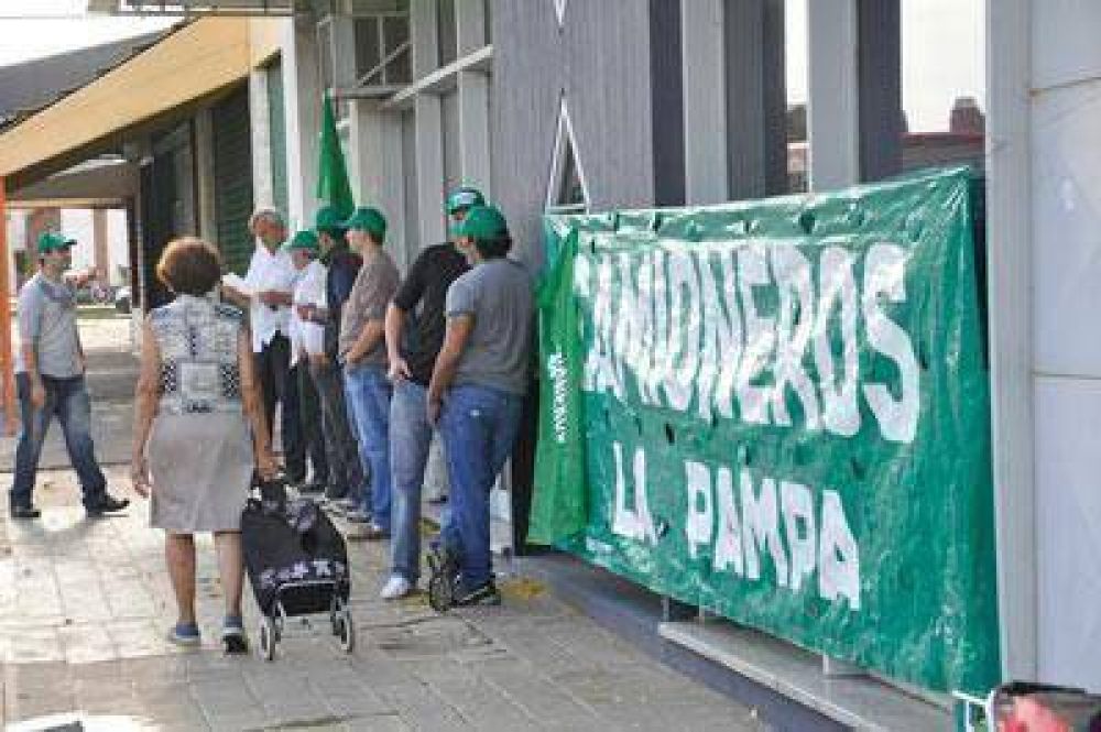 Por segundo da consecutivo, protesta mantiene cerrada oficina de Camuzzi