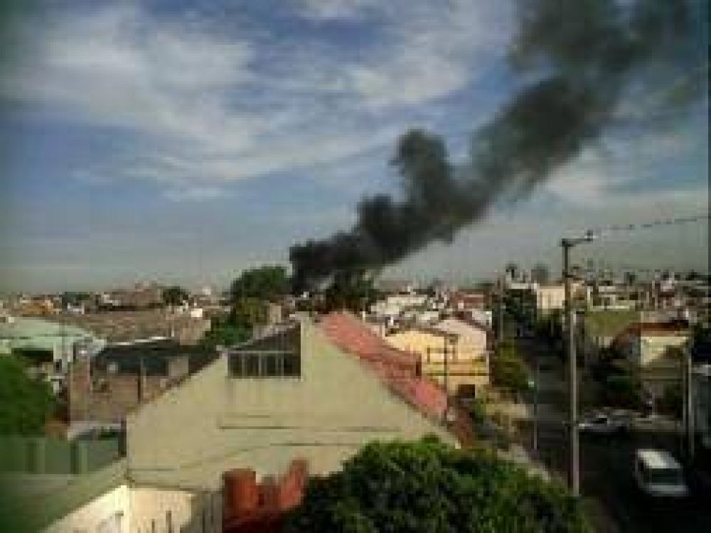 Lomas del Mirador: Incendio en una f�brica de calzado