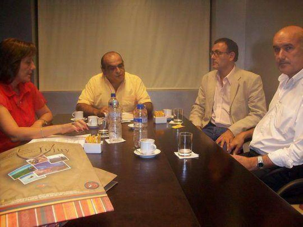 El ministro Kosiner recibi� a vecinos de Santa Cecilia y Democracia.