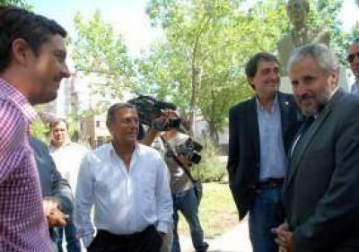Reencuentro de correligionarios en acto por Illia