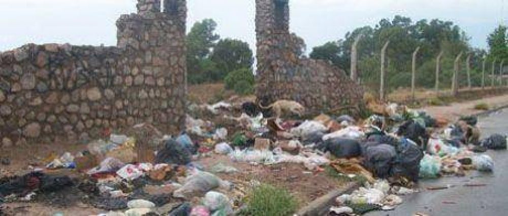 Es incre�ble "el Basural" en la represa Almirante Brown