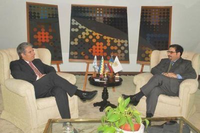 El Gobernador se reuni� con el primer Secretario de la Embajada de Chile 