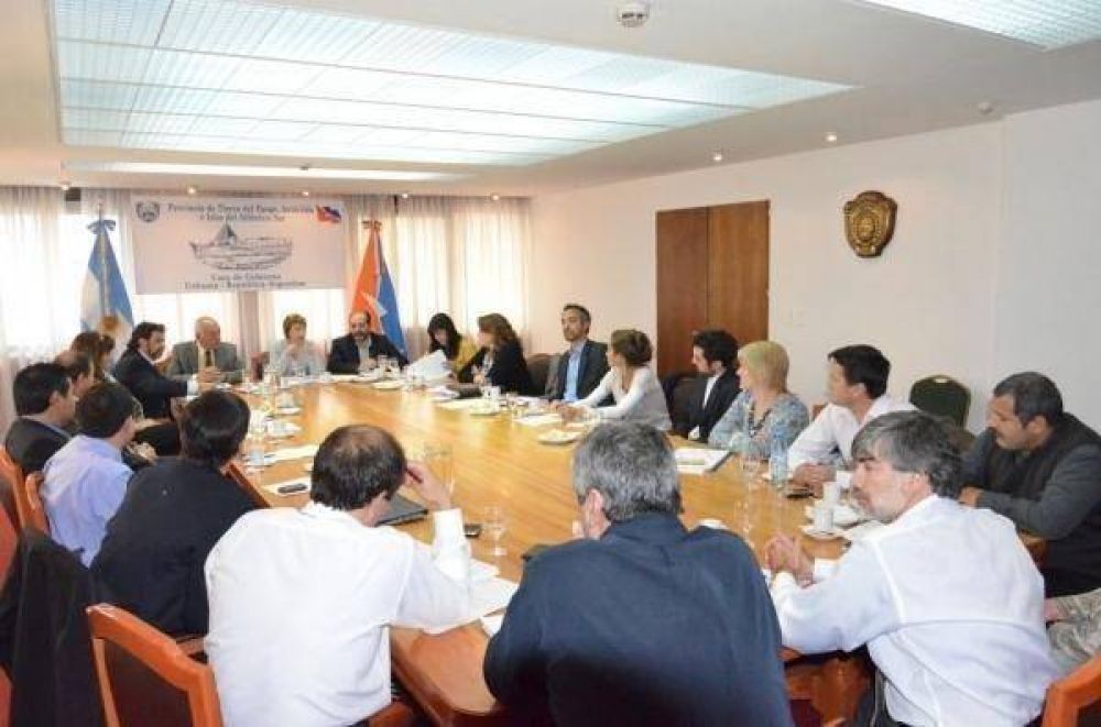 Fabiana R�os estableci� el �desarraigo� para los miembros de su Gabinete