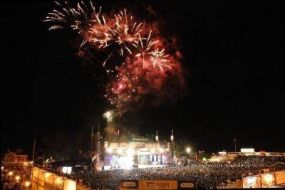 Se enciende la Capital del Folklore