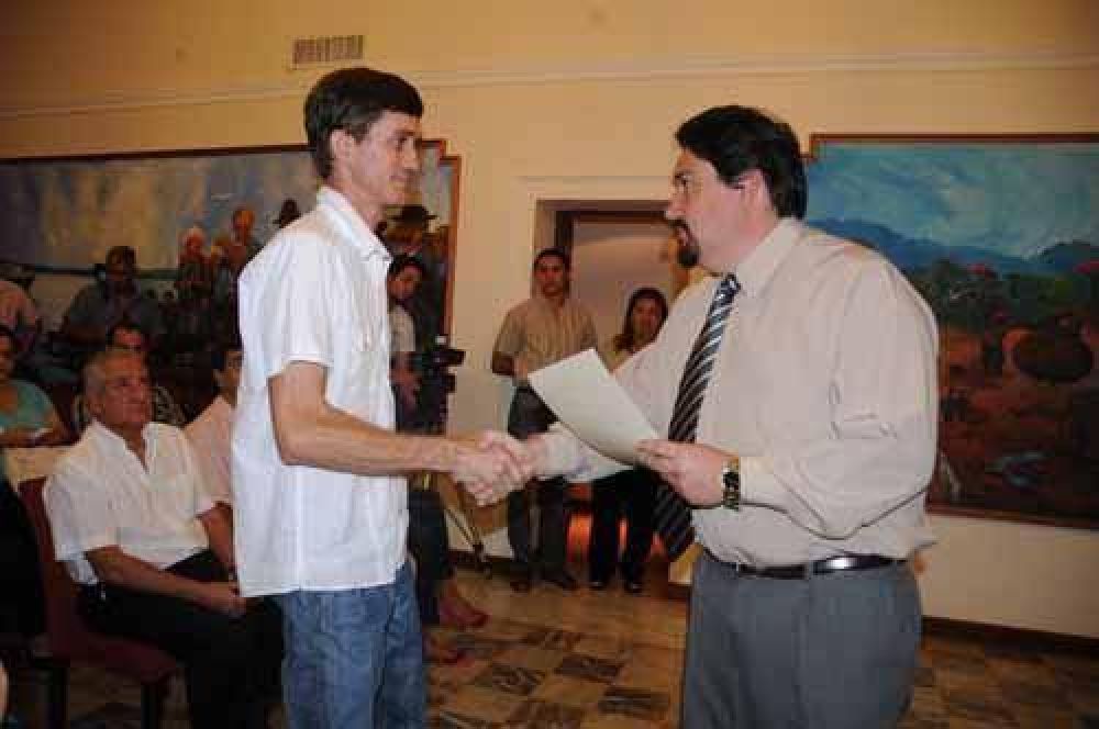 El Gobierno financia a carpinteros con la compra de maquinarias